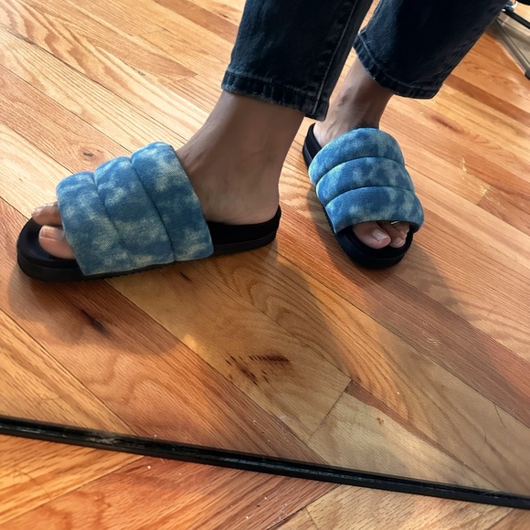 NWOT ROAM SLIDES - Picture 3 of 5